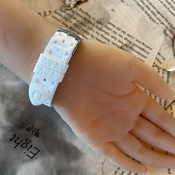 Michele - Picture 3 of 3